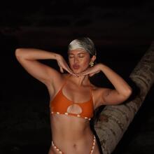  Nude
