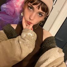  Nude