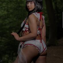  Nude