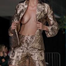  Nude