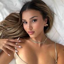  Nude