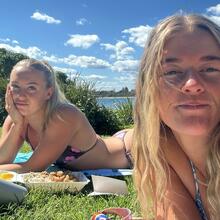  Nude