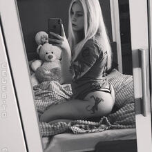  Nude