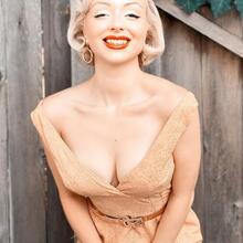 Nude