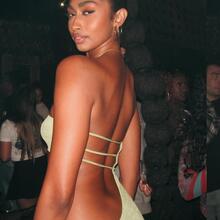  Nude