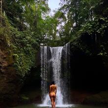  Nude