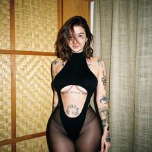  Nude