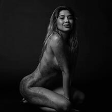  Nude