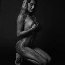  Nude