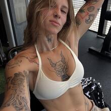  Nude