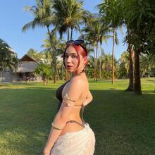  Nude