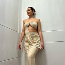  Nude