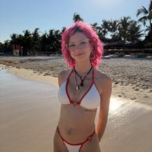  Nude