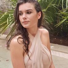  Nude