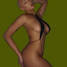  Nude