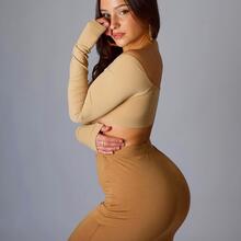  Nude