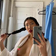  Nude
