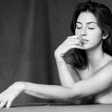 Nude
