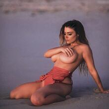  Nude
