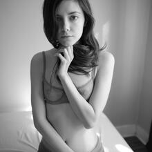 Nude