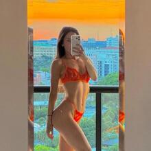  Nude