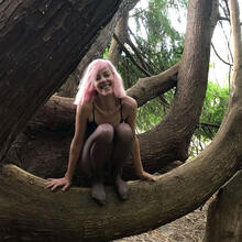  Nude