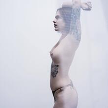  Nude