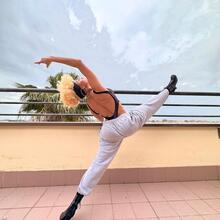  Nude