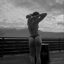  Nude