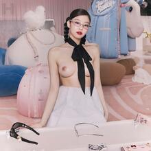  Nude