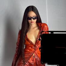  Nude