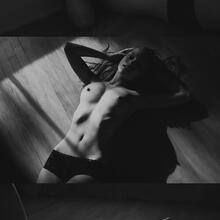  Nude