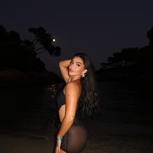  Nude