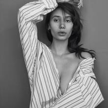  Nude