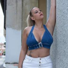  Nude
