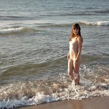  Nude