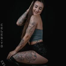  Nude