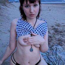  Nude
