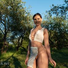  Nude