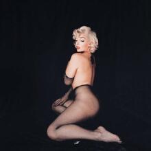  Nude