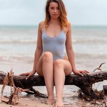  Nude