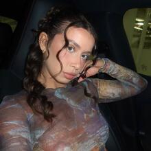  Nude