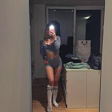  Nude