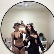  Nude