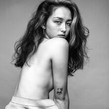  Nude