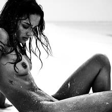  Nude