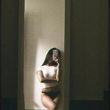  Nude
