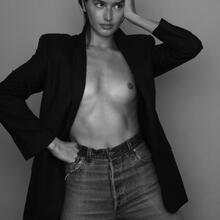  Nude