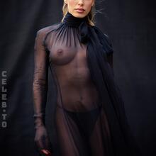  Nude