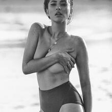  Nude